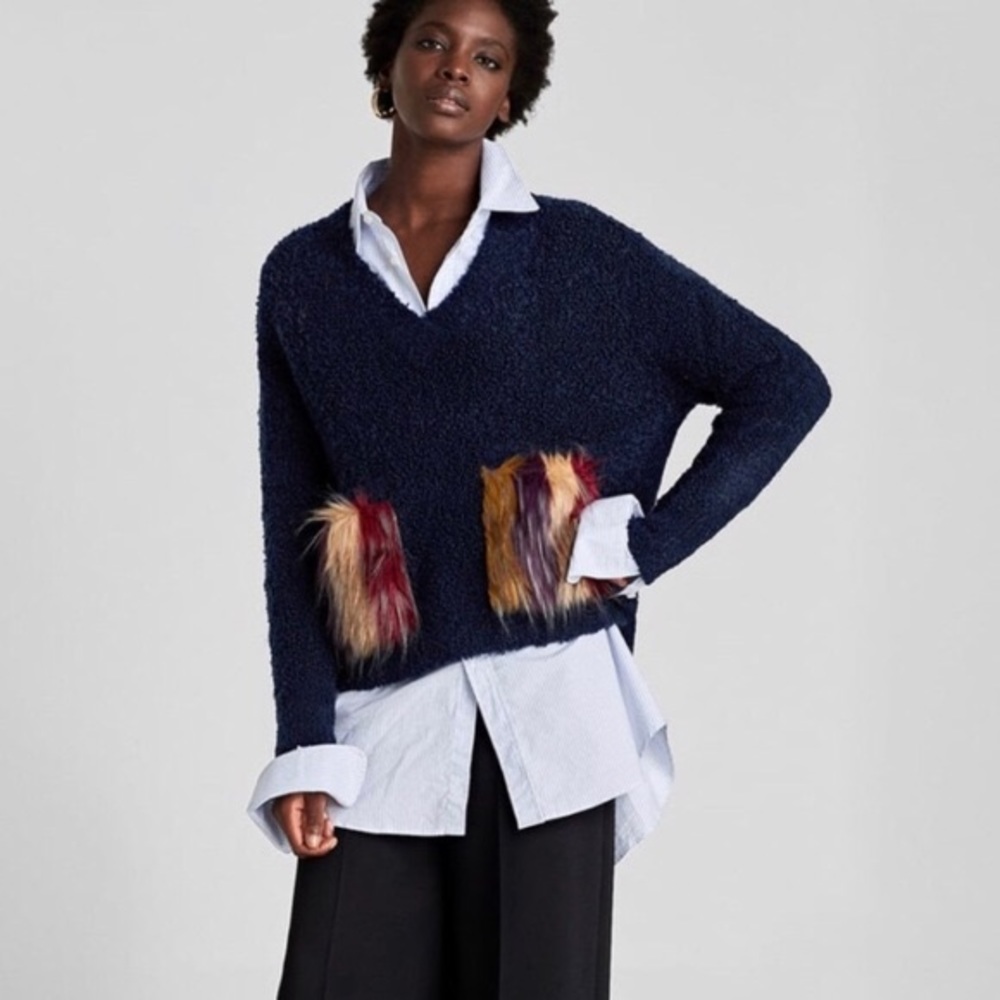 Zara v neck sweater with faux fur pockets
